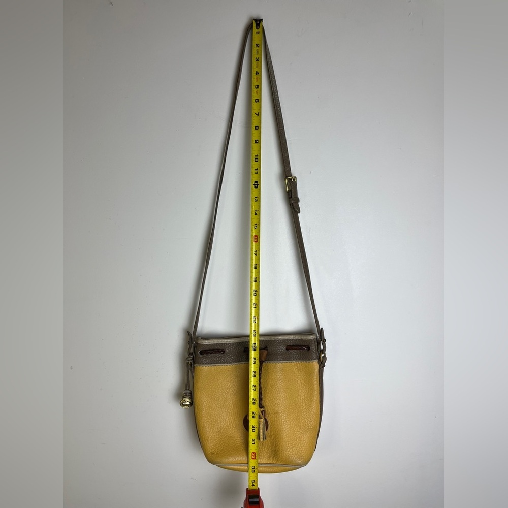 Vtg Dooney & Bourke AWL Teton Drawstring Crossbody Bucket Bag Palomino Yellow - Picture 6 of 15
